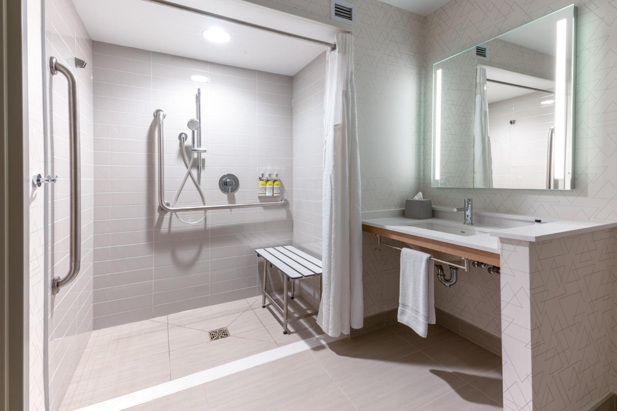 Holiday Inn Express & Suites Vaughan-Southwest By Ihg Exteriér fotografie